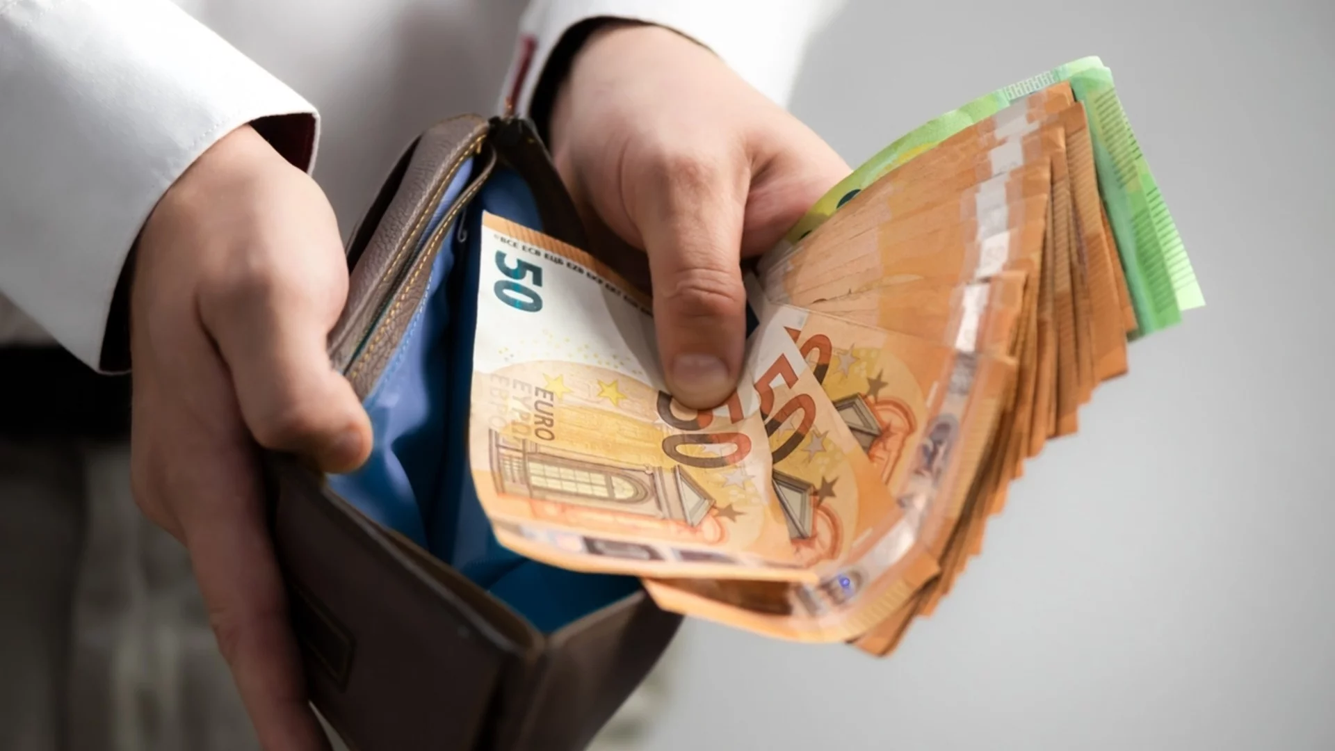 В събота: Малко, ама точно нужната кешовица ще дойде при Лъв, Везни + още 2 зодии