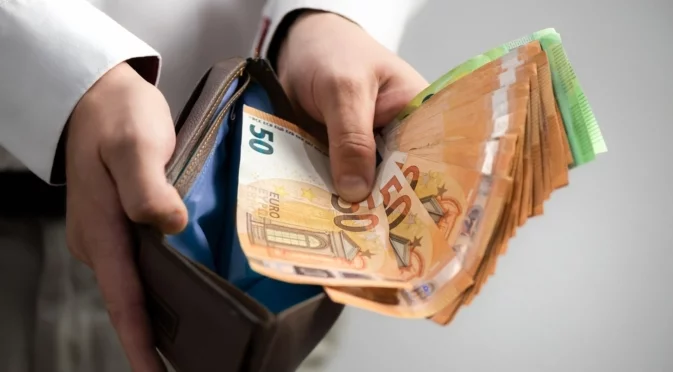 В събота: Малко, ама точно нужната кешовица ще дойде при Лъв, Везни + още 2 зодии