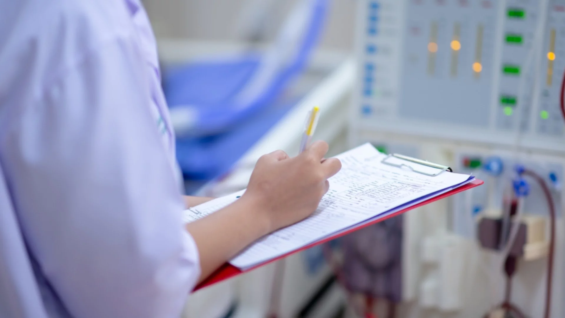 Болниците крият вътреболнични инфекции, антибиотиците се леят за щяло и нещяло: Проф. Ива Христова