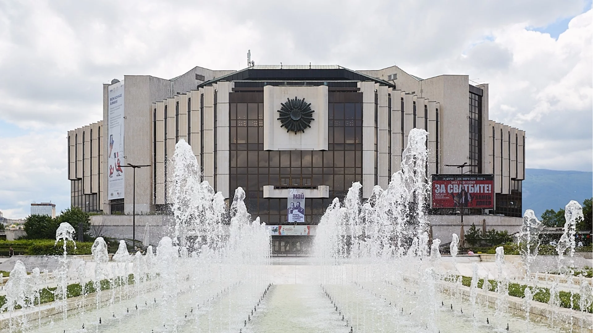 Паркинг под НДК е станал частна печатница, договорът се крие: "Спаси София" алармира