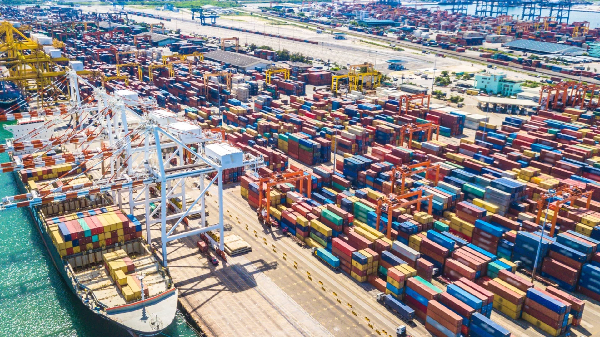 Евтини пратки от Китай заливат Европа - опасни и замърсяващи