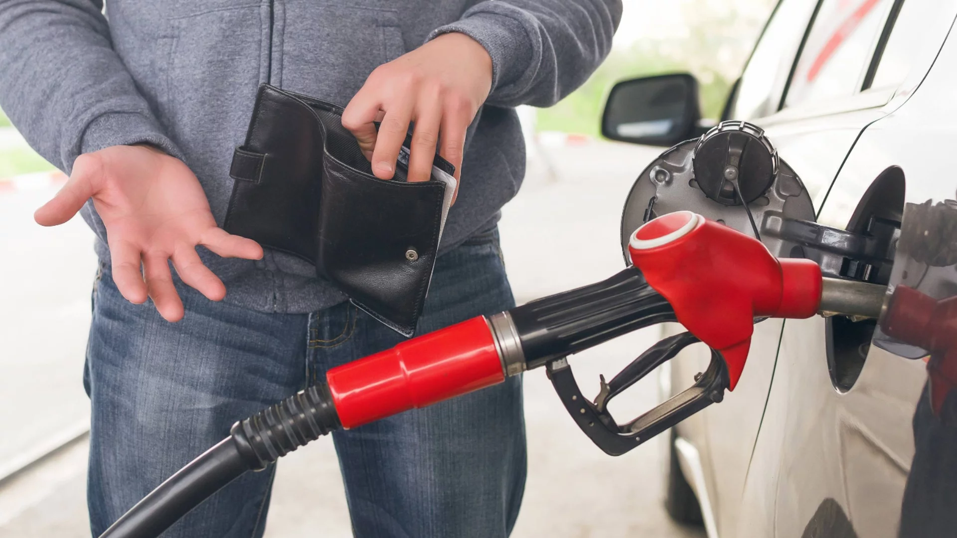 Ако нямаш паспорт, не можеш да си купиш бензин: В Ростовска област се готвят да го приемат