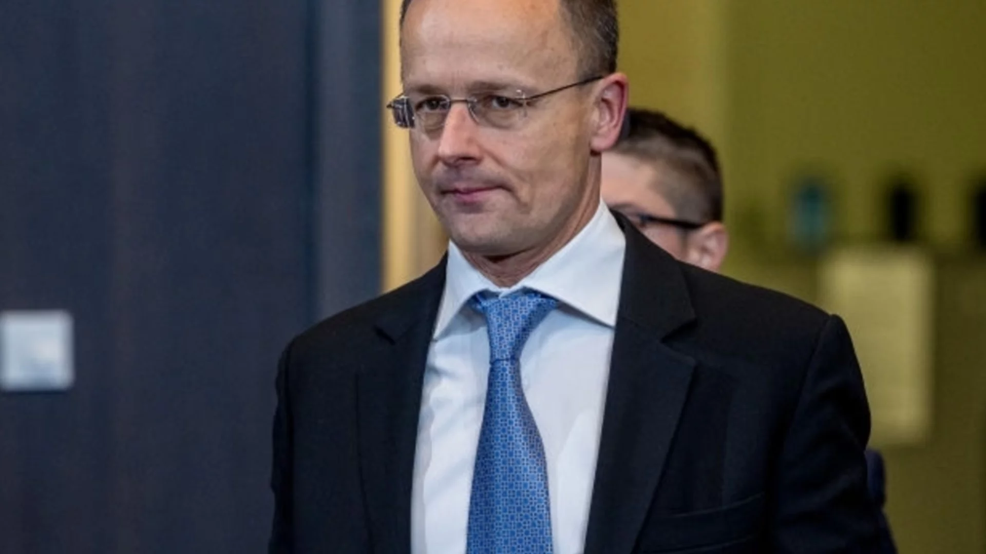 Сиярто: В Украйна действа военна мафия, а в Брюксел са меко казано луди