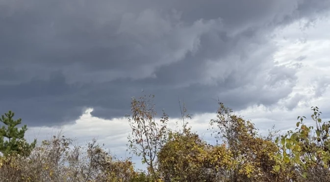 Облаци и вятър в планините, не е за туризъм