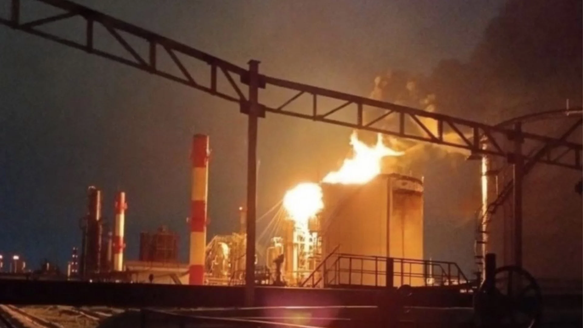 Украинският генщаб потвърди осми успешен удар за годината по петролната рафинерия в Рязан (ВИДЕО)