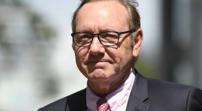 Кевин Спейси призна, че е останал без дом и трудно свързва двата края