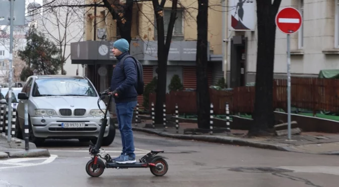 След видеоклип в мрежата: Хванаха нарушител с тротинетка