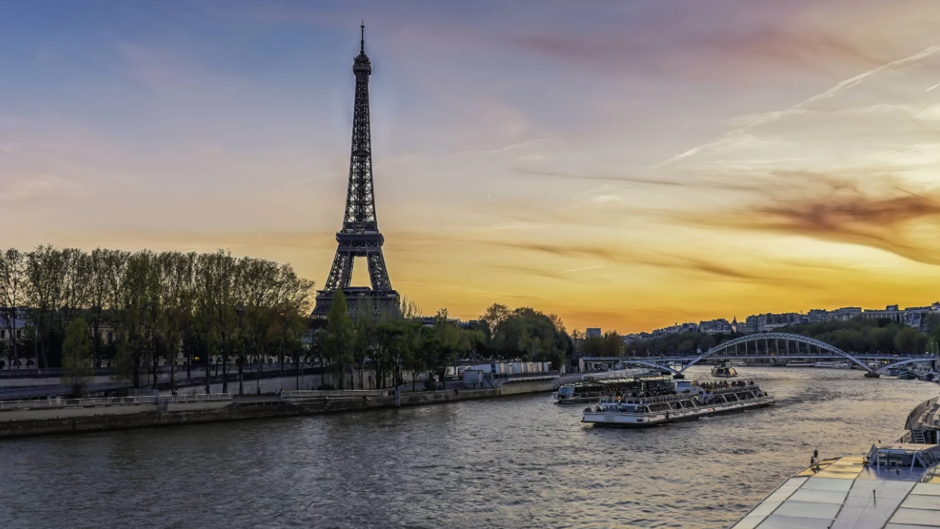 Изненадващо спиране на тока в Париж, не работят някои линии на метрото