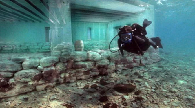 Откриха следи от древен град под водите на едно от най-дълбоките езера в света