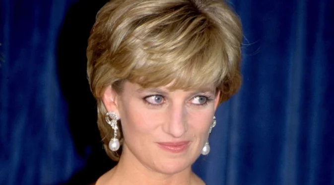 Нова восъчна принцеса Даяна носи "роклята на отмъщението" (ВИДЕО)