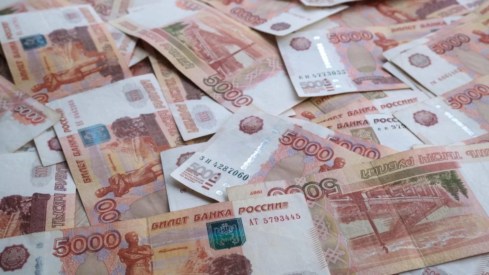 Думата прие по-високи данъци, за да има пари за войната в Украйна