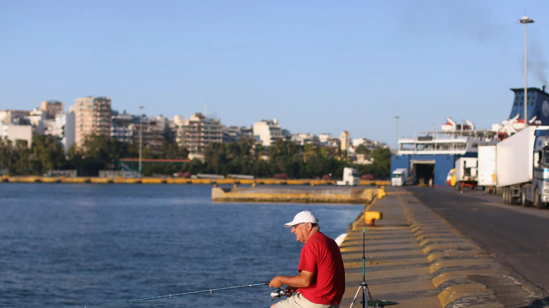 Едните купуват, но другите не продават: Започна битката между САЩ и Китай за Пирея