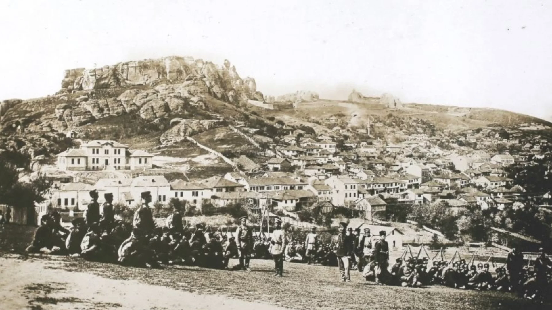 21 ноември: Военноморска Турция е на колене при Варна. Златоград празнува