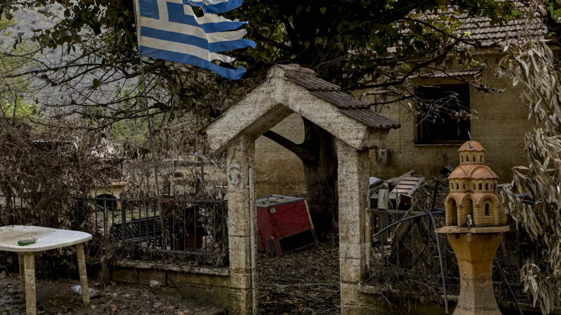 Бури доведоха до наводнения и свлачища на Корфу (ВИДЕО)