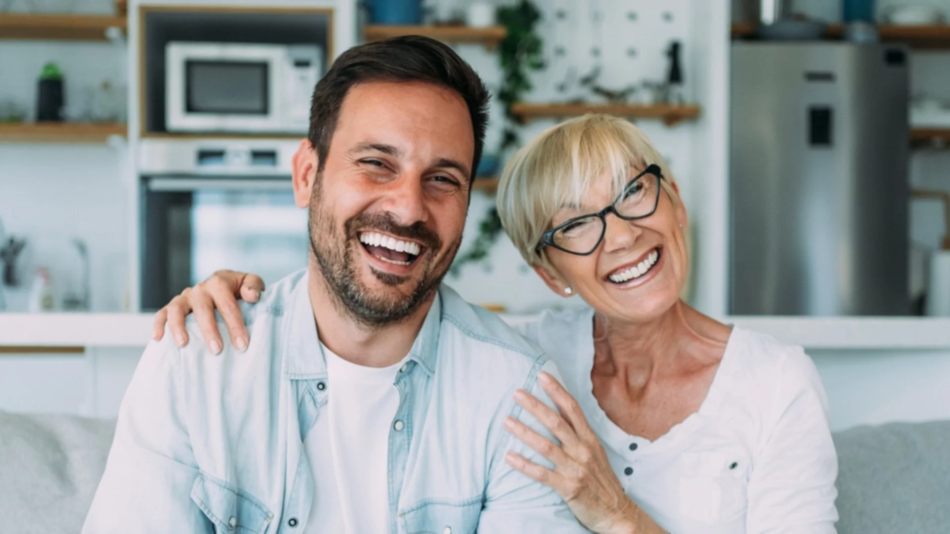 Защо майчината прегръдка е важна дори когато пораснем? 