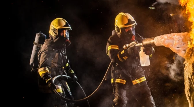 След небостъргача: Запали се голям хотел в Хърватия (СНИМКА)