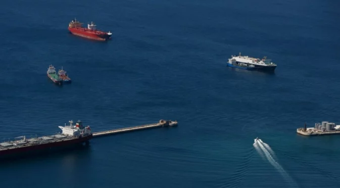 Заради санкциите: 48 млн. барела руски петрол може да останат блокирани в  морето