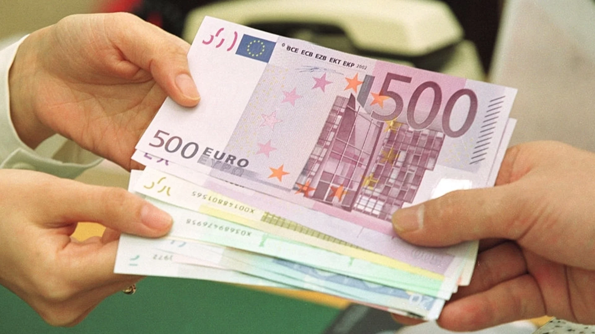 В понеделник: Не по вода, а по пари ще тръгне денят за Близнаци, Водолей + още 2 зодии