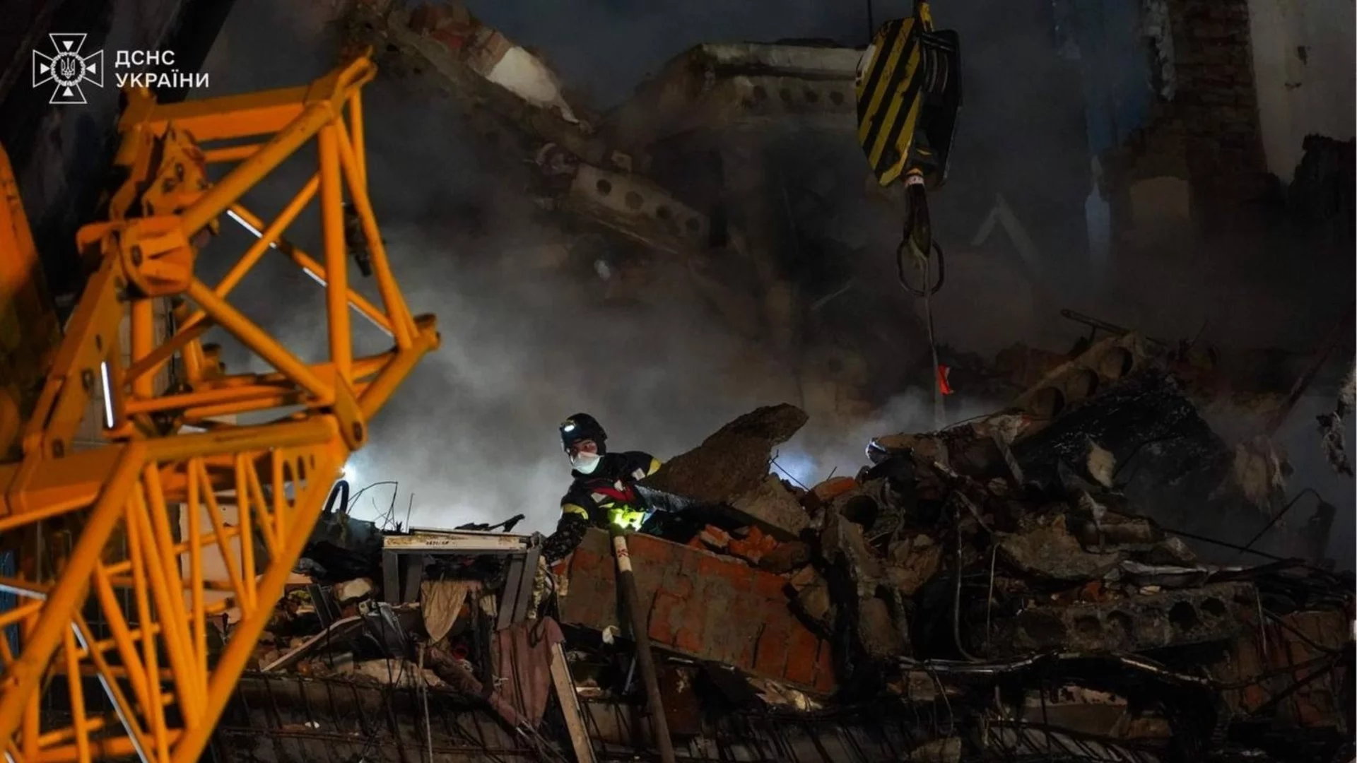 Извадиха телата на още две деца от развалините в Тернопол след руския терор (ВИДЕО)