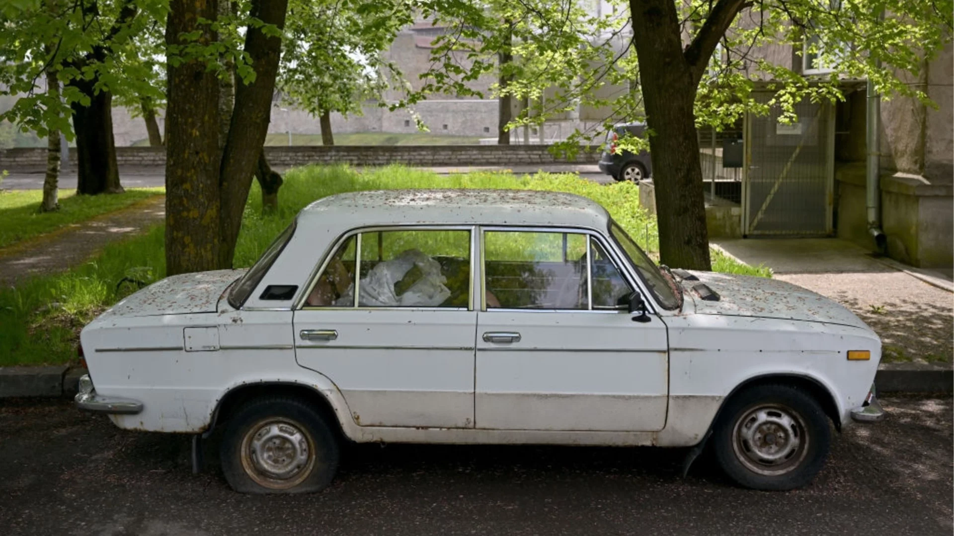 Русия конфискува хиляди коли на пияни шофьори и ги праща на фронта в Украйна