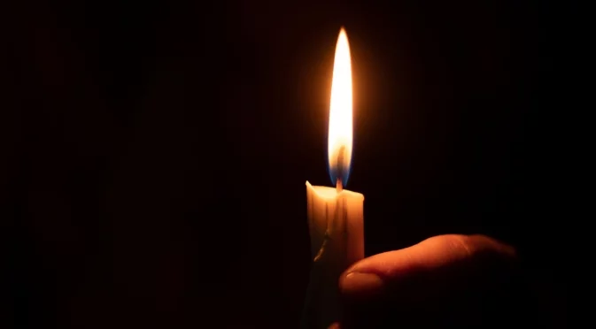 Почина басистът на легендарна британска група