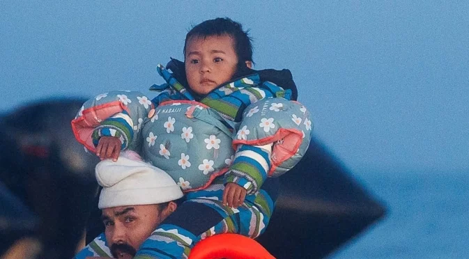 "Те заслужават не само да оцелеят, но и да процъфтяват": Какво се случва с децата - мигранти на Балканите