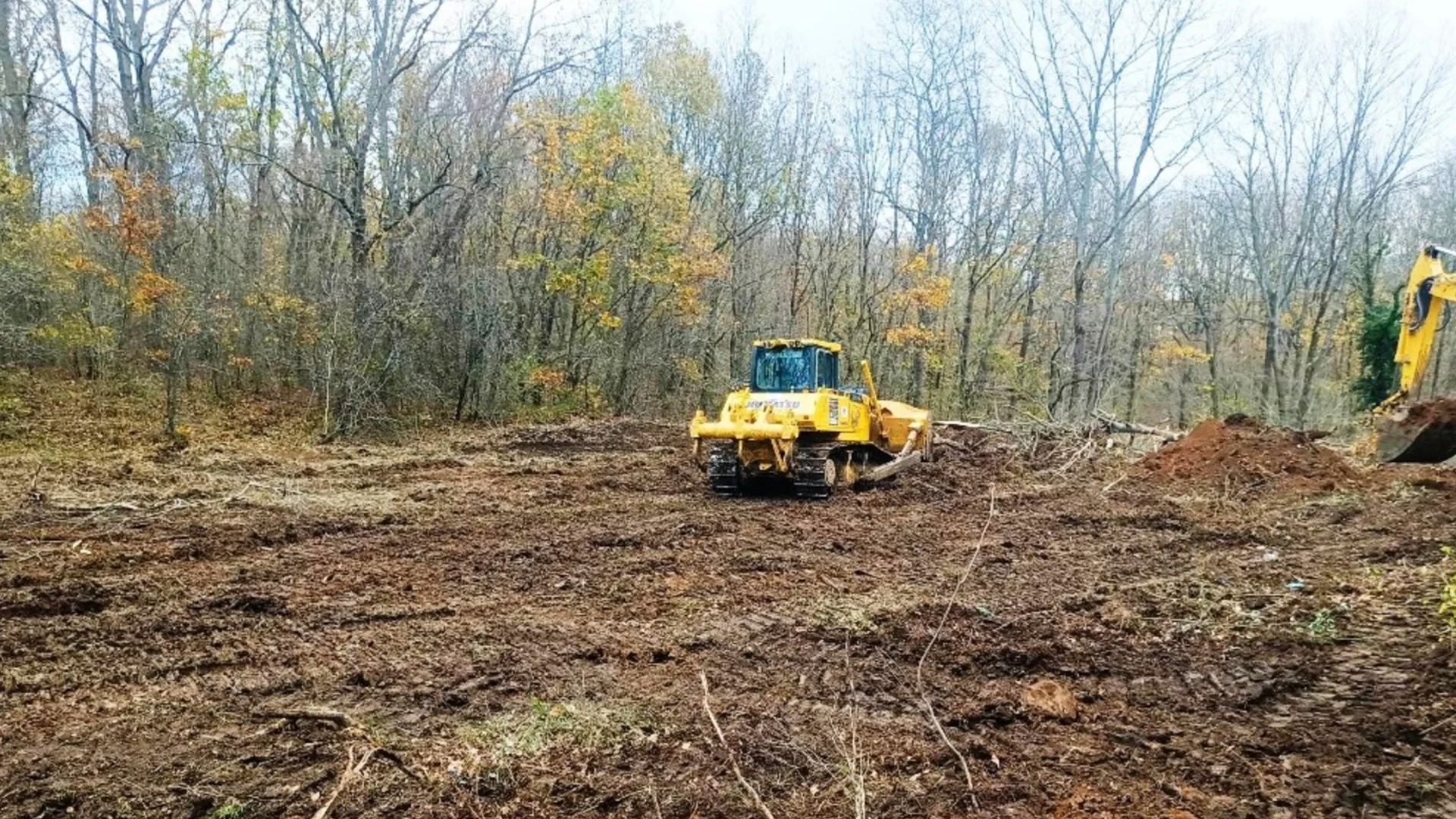 Строят временен път, заместващ паднал мост в Царево (СНИМКИ)
