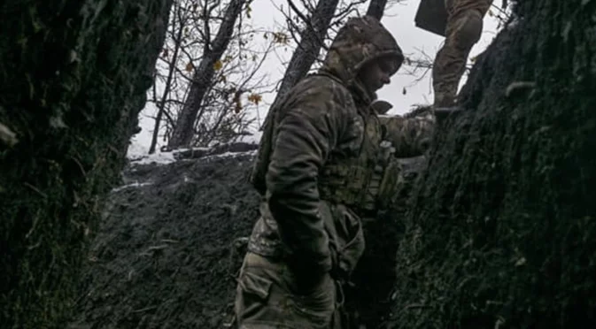 471 дни в окоп без да можеш да се изправиш или да седнеш, само пълзиш: Разказ на украински войник