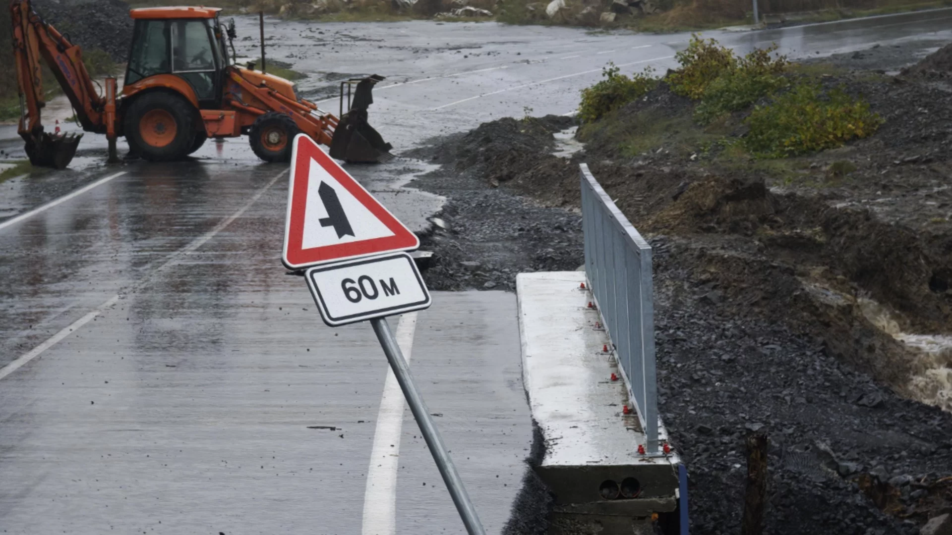 Порой и хаос в  Югозапада: Десетки наводнени къщи и улици след дъжд и градушка в Петрич, Сандански и Разлог