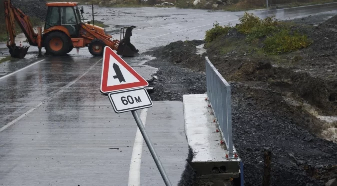 Порой и хаос в  Югозапада: Десетки наводнени къщи и улици след дъжд и градушка в Петрич, Сандански и Разлог