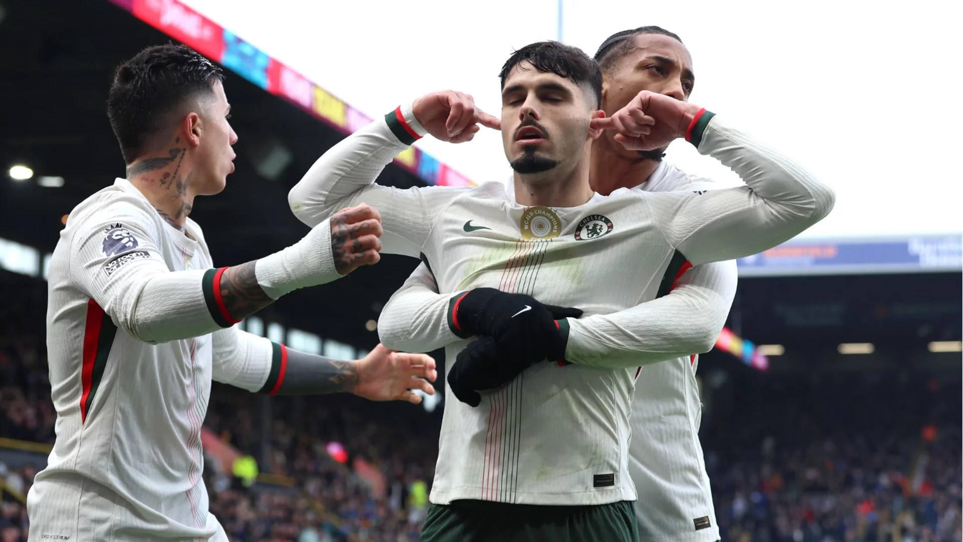 Пестелив Челси излезе втори във Висшата лига и загря за мегасблъсъка с Барселона