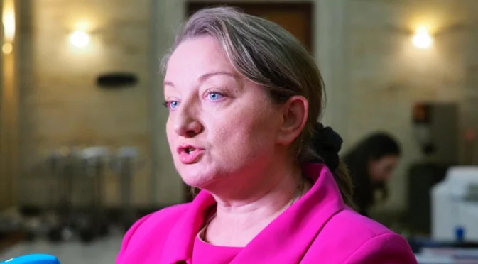 "Омраза до небесата": Деница Сачева защити Рая Назарян от нападките за английския ѝ език