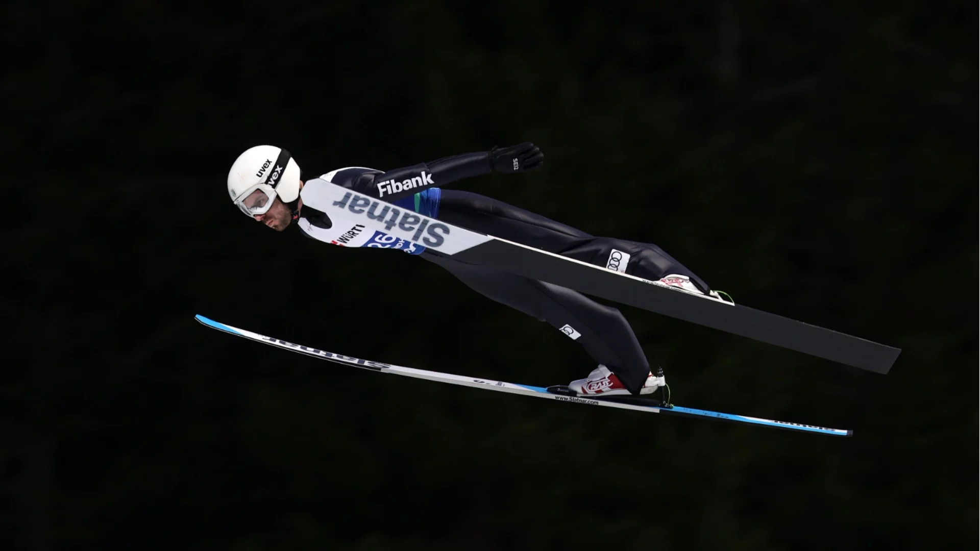 Чудесен Владимир Зографски записа силно класиране на старта на сезона в Световната купа по ски скокове