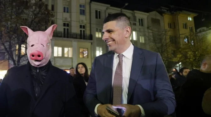 Мирчев: Носорогът на стероиди Делян Пеевски действа като фадрома