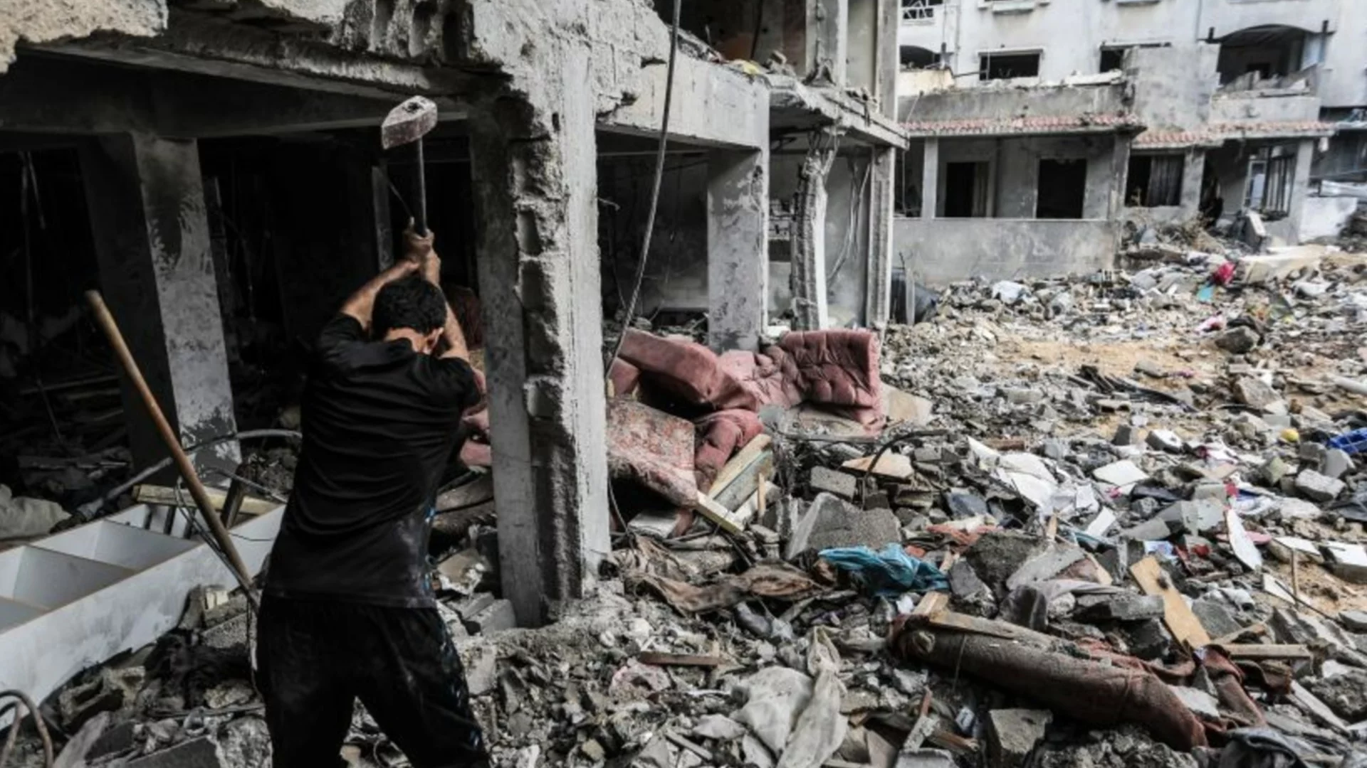 Израелски въздушни удари убиха девет души в Газа