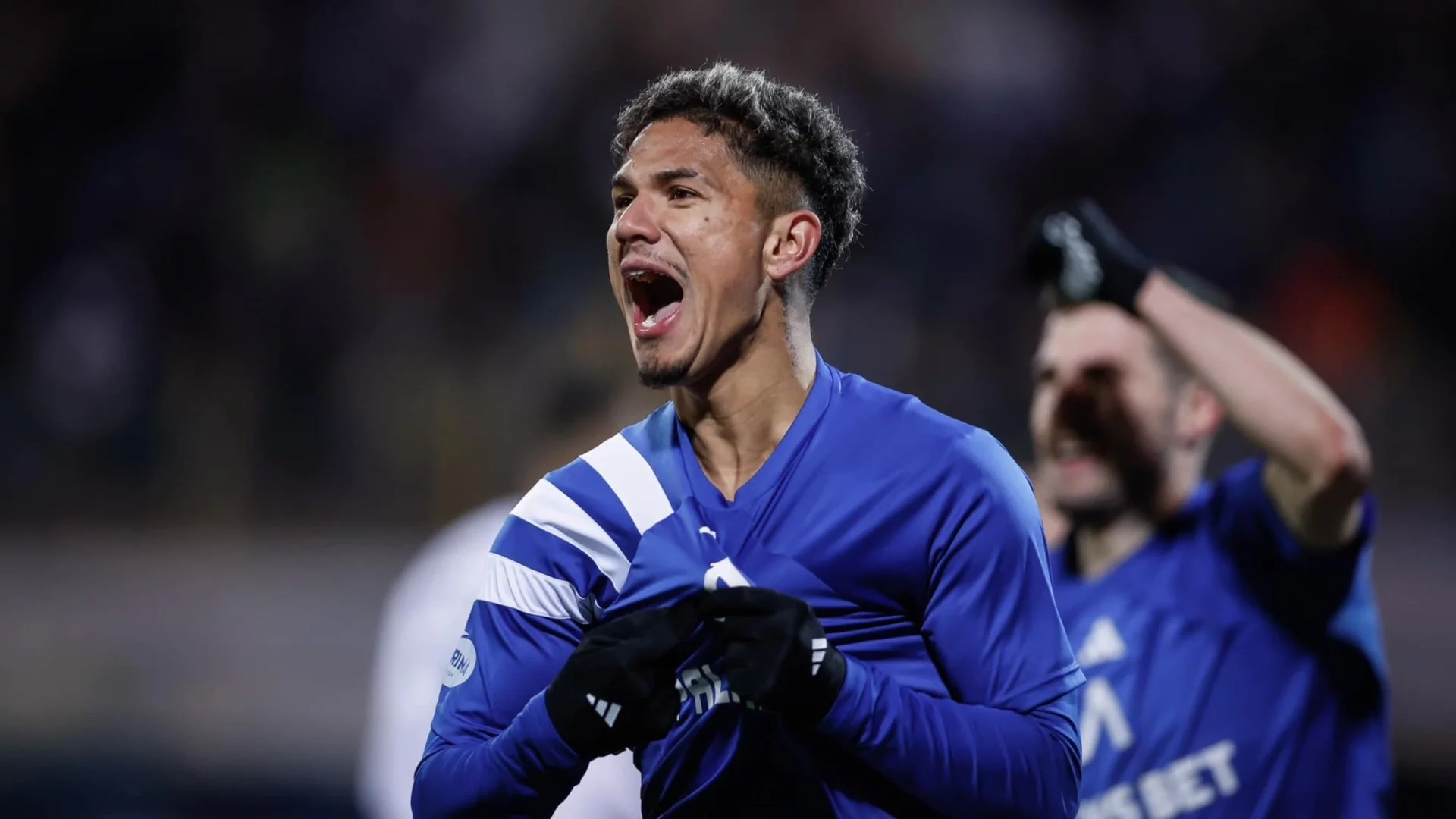 Героят на Левски срещу Монтана се жертва, за да направи жест към съотборник