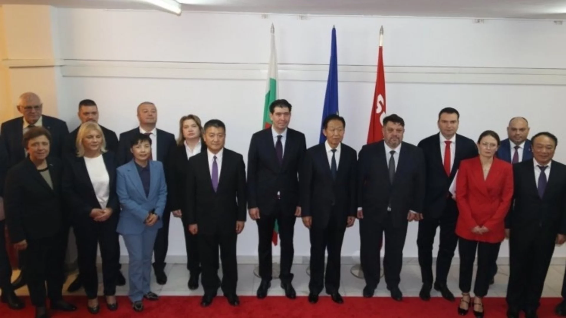 Атанас Зафиров и представители на левицата се срещнаха с китайска делегация, ръководена от Сяо Дзие