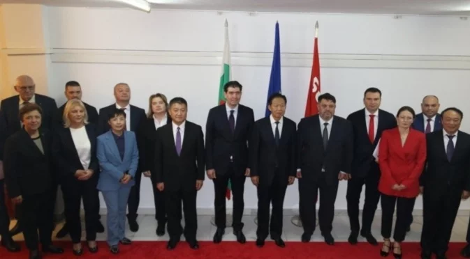 Атанас Зафиров и представители на левицата се срещнаха с китайска делегация, ръководена от Сяо Дзие