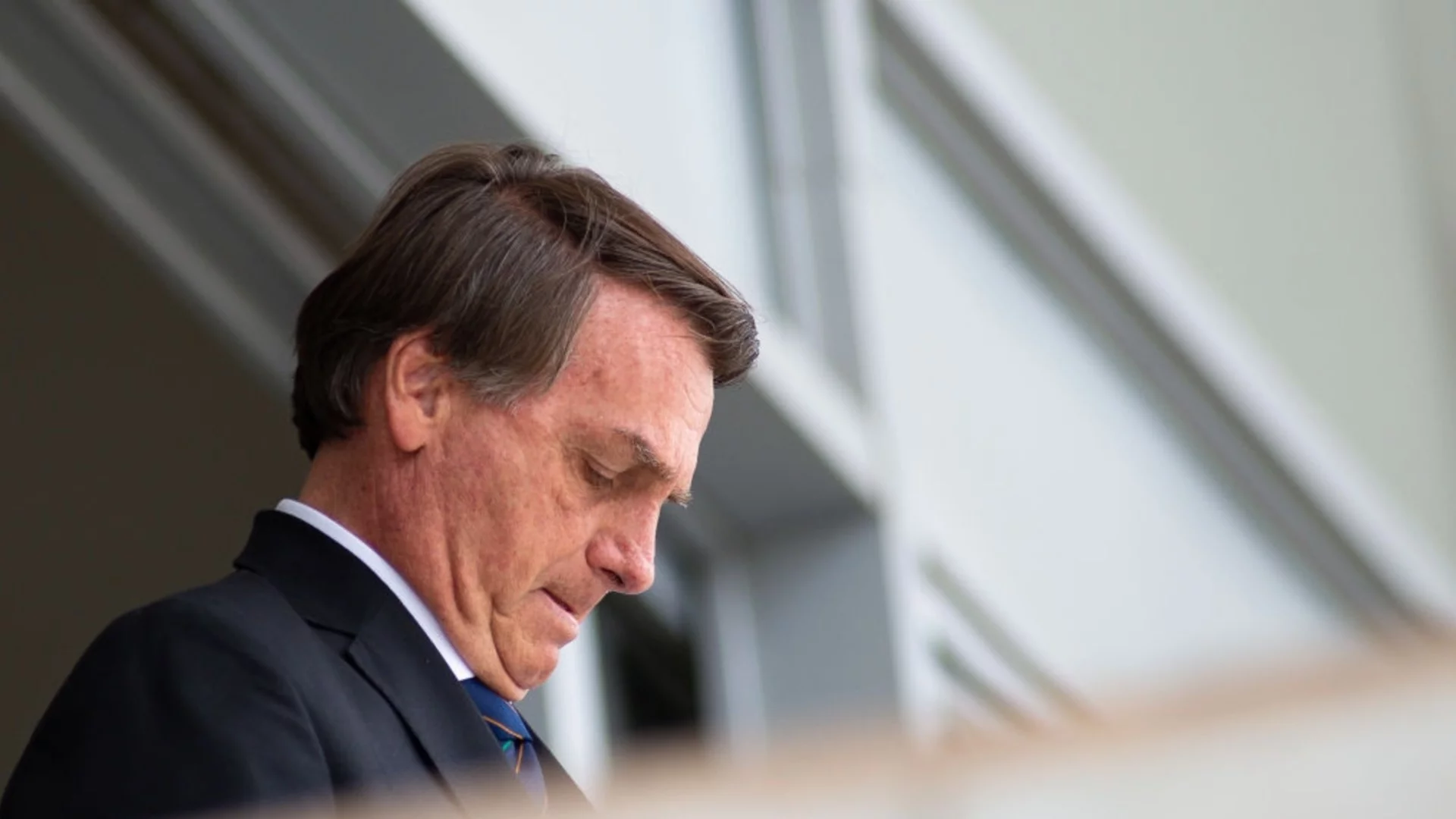 Разтопил електронната си гривна: Болсонаро се опитвал да бяга