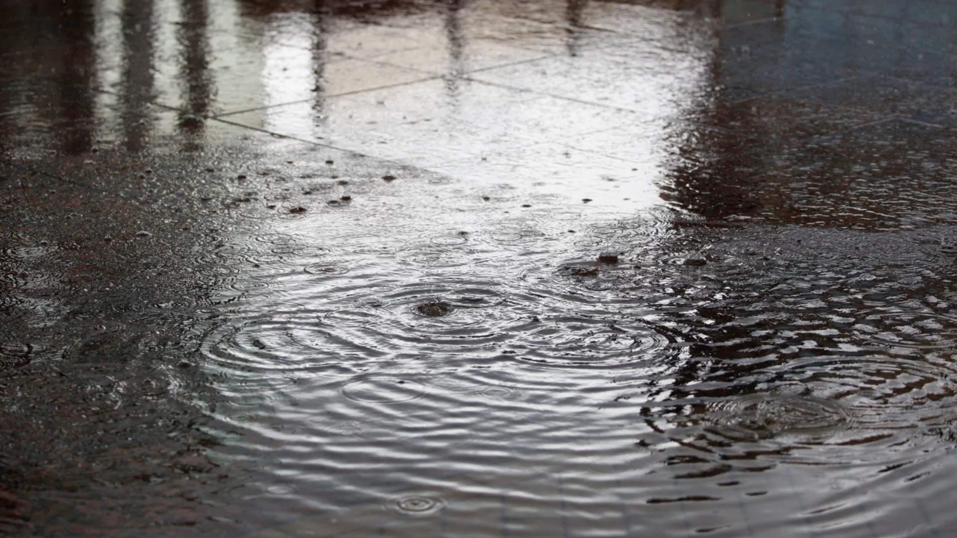 Расте броят на жертвите на наводненията във Виетнам