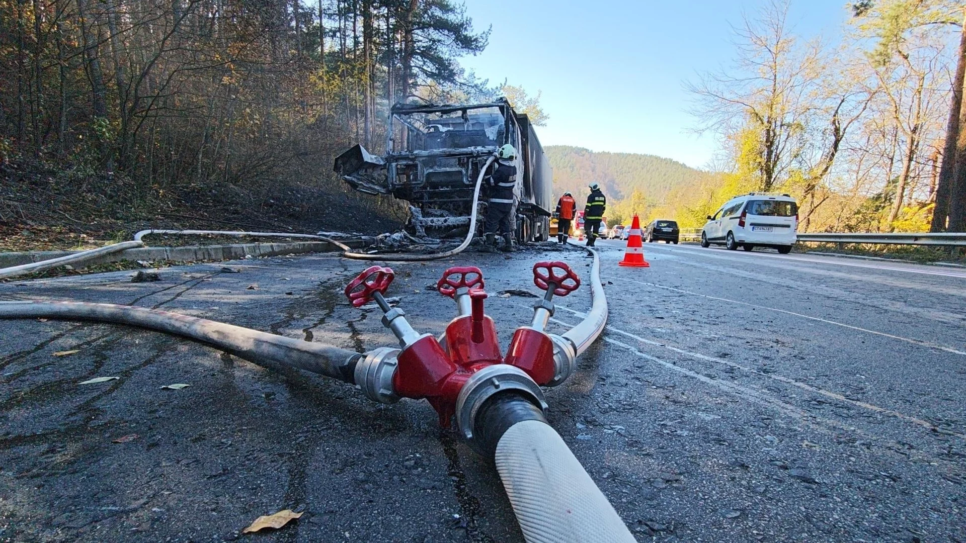 Камион се самозапали, шофьорът му загина