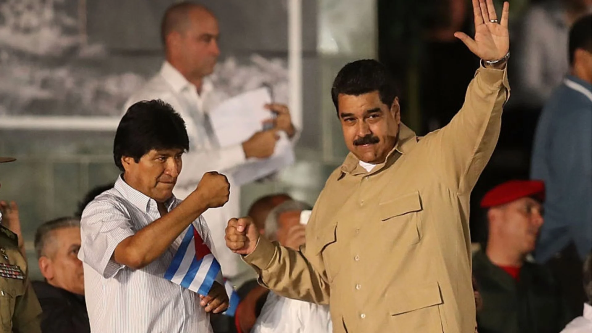 Мирише на война: САЩ обявиха Мадуро за терорист