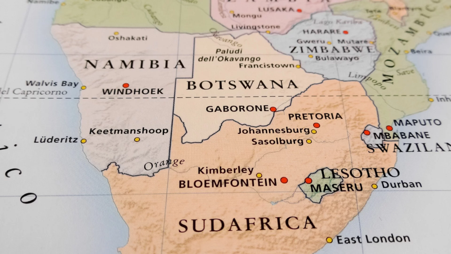 "Не съм расист": Чернокожият Адолф Хитлер иска властта в Намибия