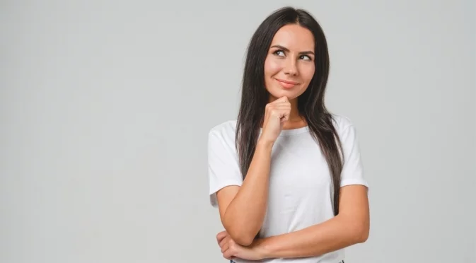 Кога човек вдига едната си вежда и какво издава този жест