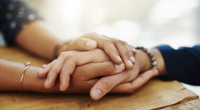 Нещо невероятно се случва в мозъка ни, когато видим докосване