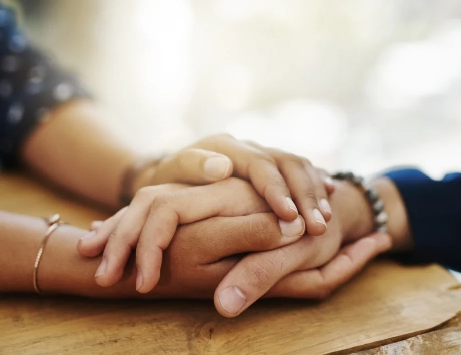 Нещо невероятно се случва в мозъка ни, когато видим докосване