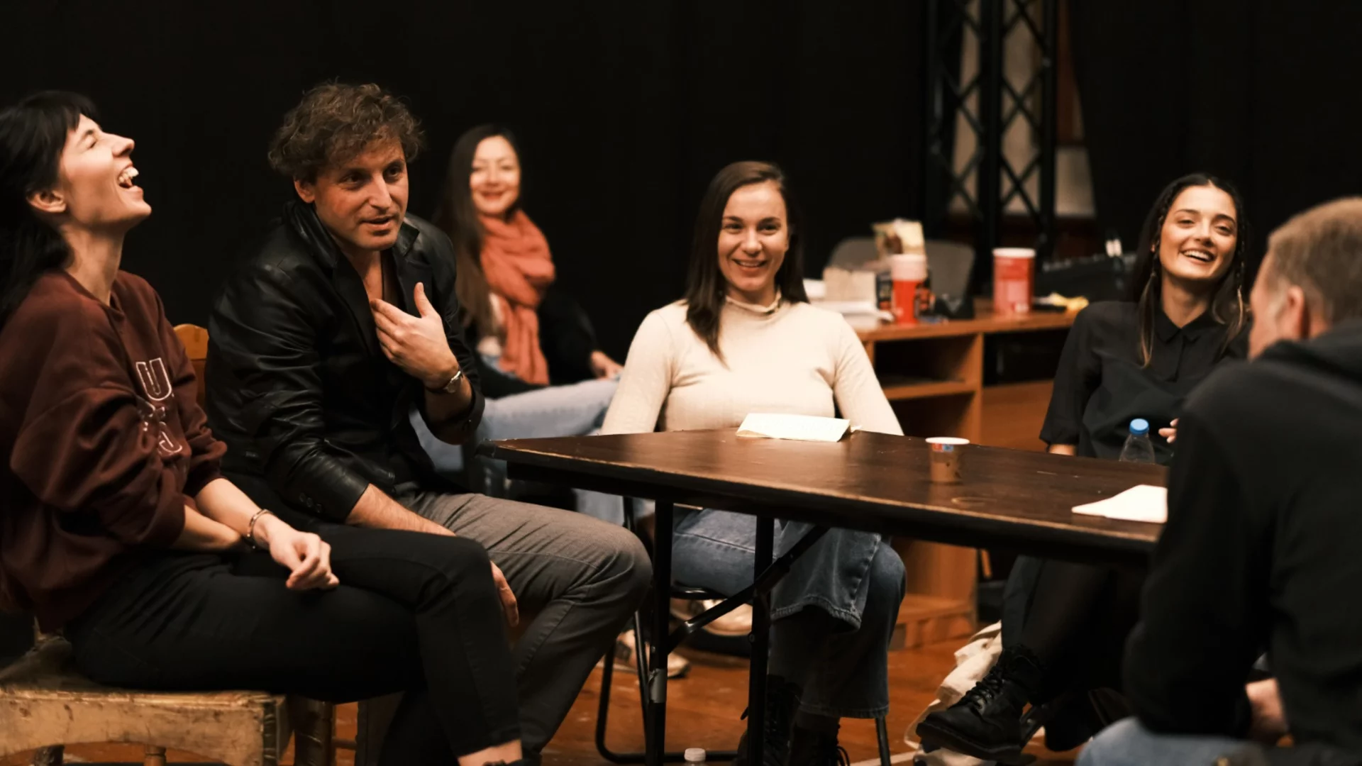 Йерней Лоренци избира персонажи за "Физика на тъгата" в Народния театър сред 41 актьори