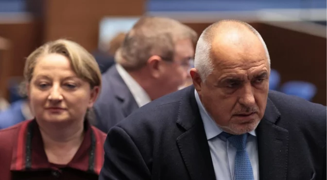 "Ако не ви харесват принципите на ГЕРБ, те имат и други": Защо знамето на Украйна изчезна от централата на Борисов? (СНИМКИ)