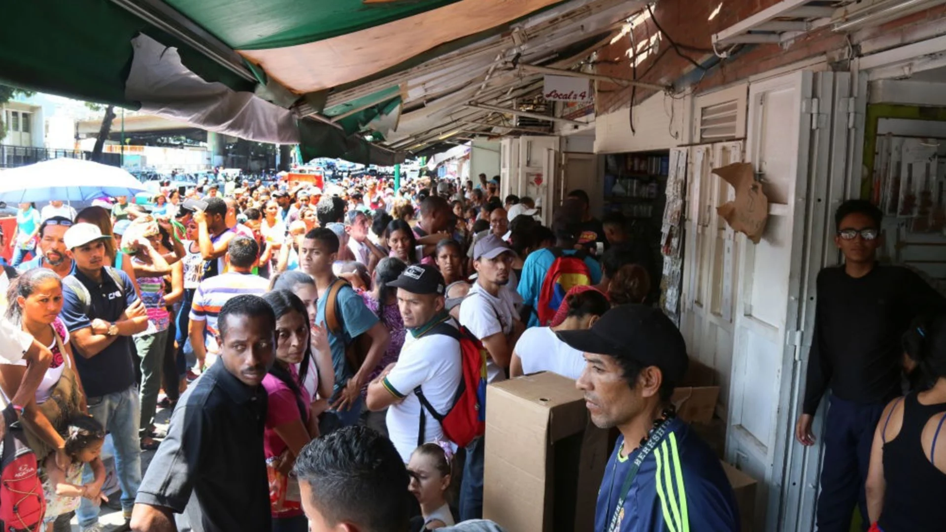 500% инфлация: Страната на ръба на хаоса