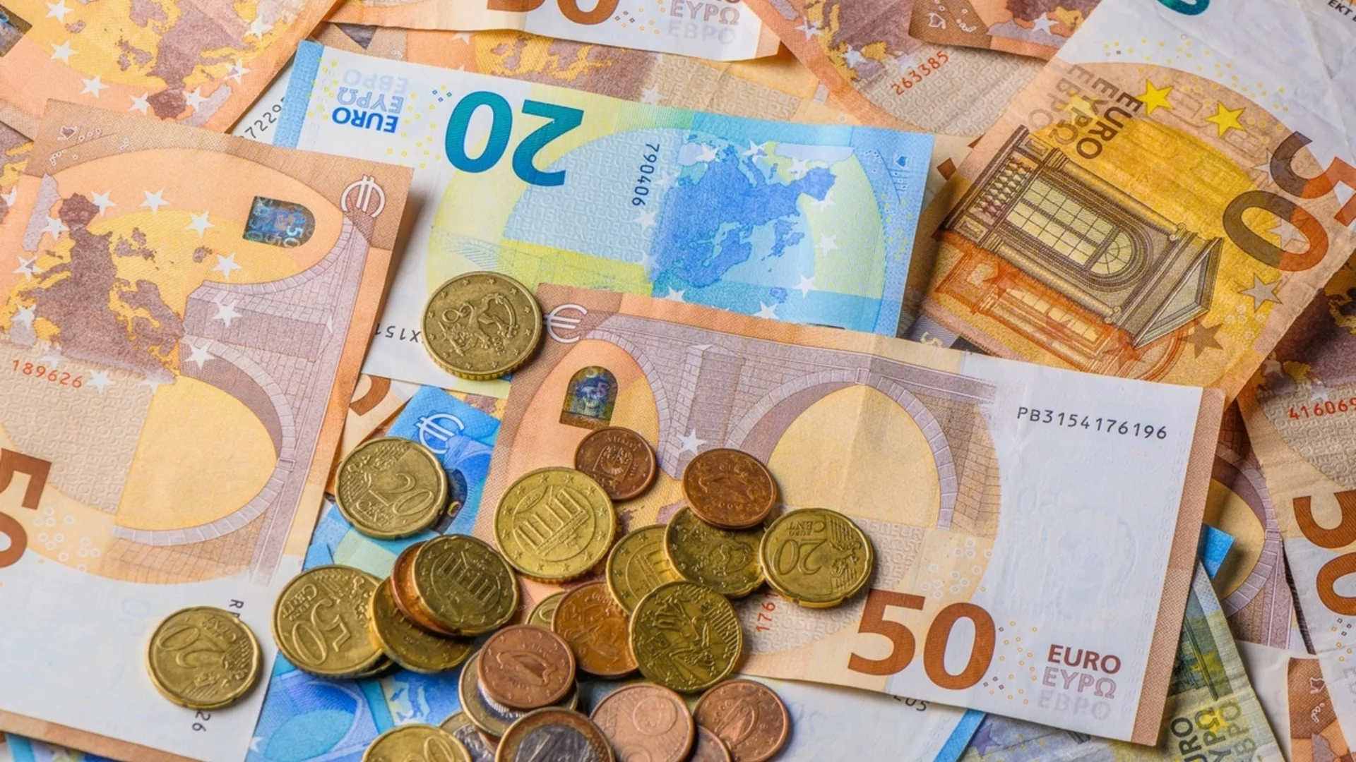 Две празнични пенсии за всички пенсионери: Предложение от АПС на Ахмед Доган